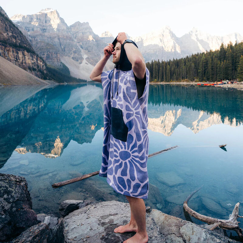 Nomadix Changing Poncho - Lazy Daisy image number 1
