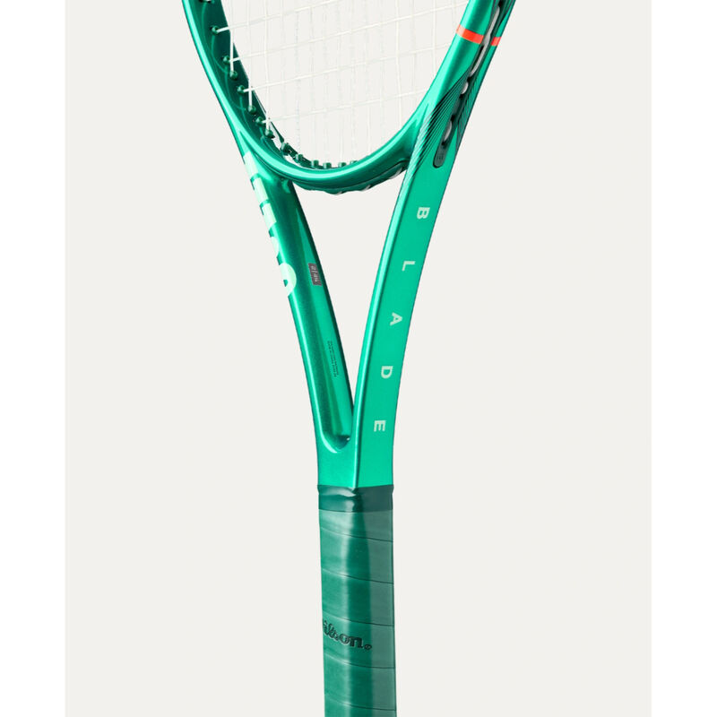 Wilson Blade 104 V10 Tennis Racquet - Unstrung image number 4