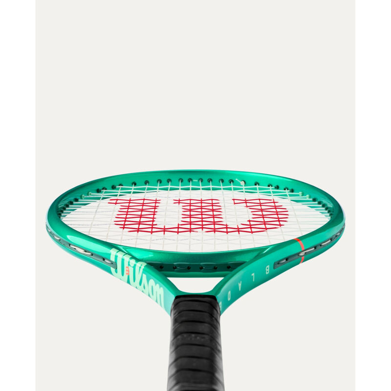 Wilson Blade 26 V10 Tennis Racquet Juniors - Pre-Strung image number 1