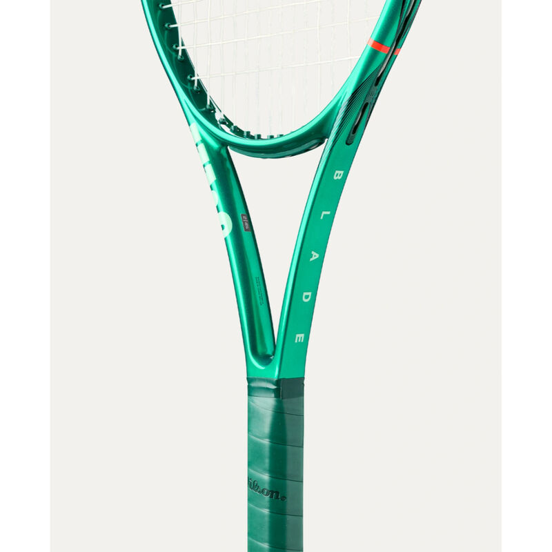 Wilson Blade 100L V10 Tennis Racquet - Unstrung image number 4